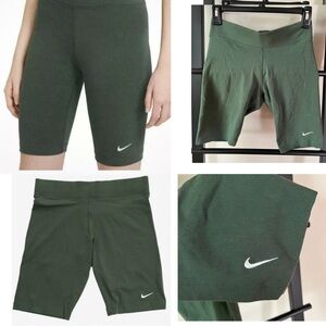 Nike Women’s Biking Shorts Tights Olive Green Size S